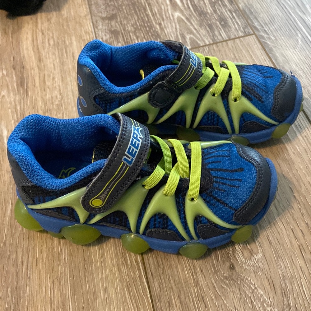 Light up boys gym shoes